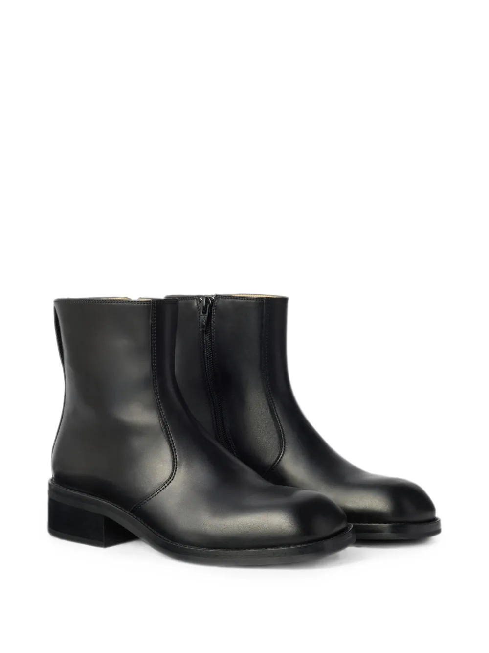 LEMAIRE zipped ankle boots in shiny leather Zwart