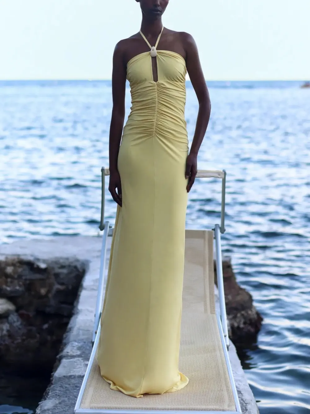 Baobab Romina maxi-jurk met ruches en uitgesneden details Geel