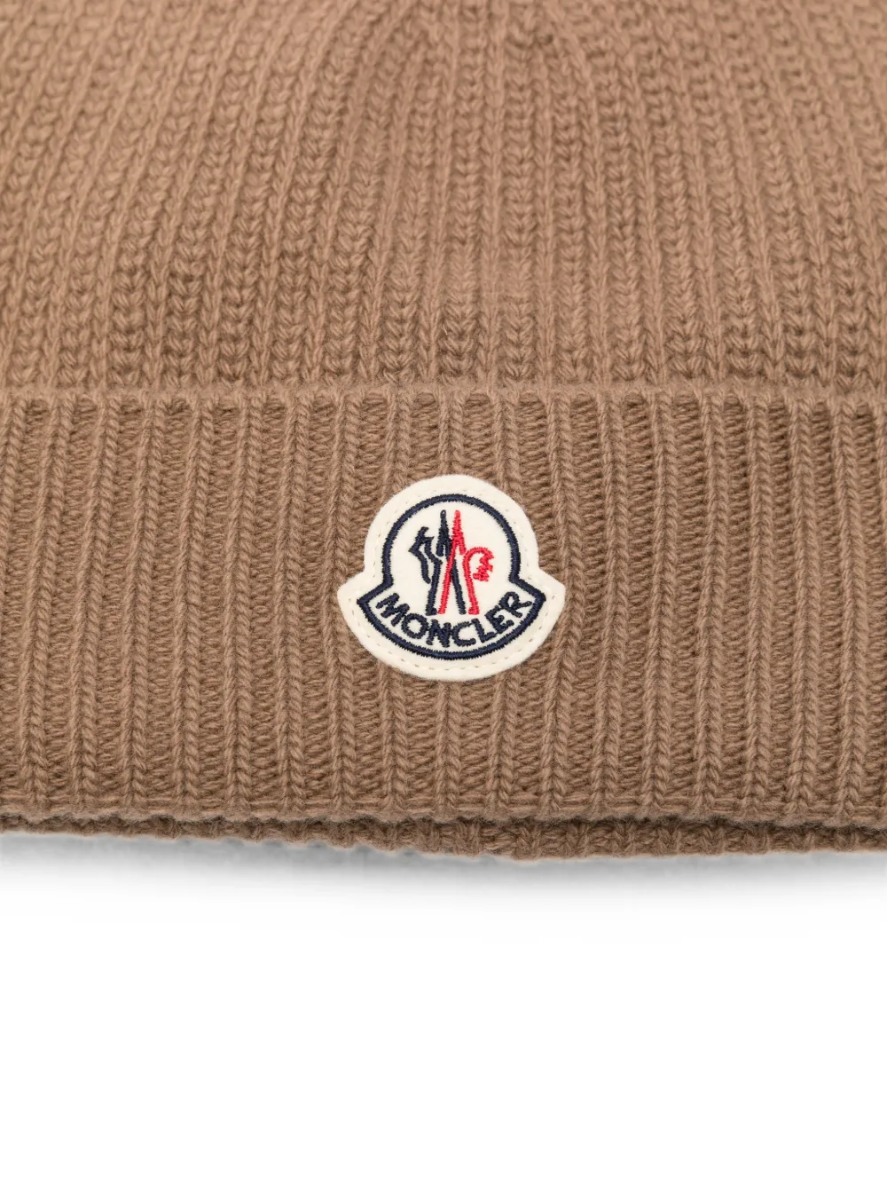 Moncler Ribgebreide muts met logopatch Bruin