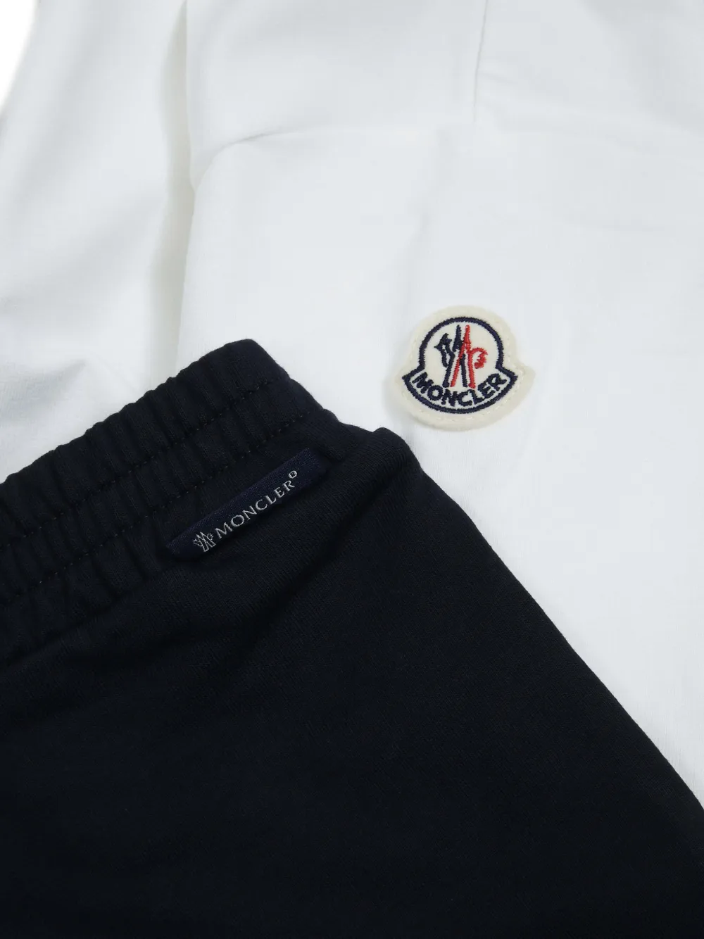 Moncler Enfant Trainingsbroek met hoge hals en logo-patch Wit