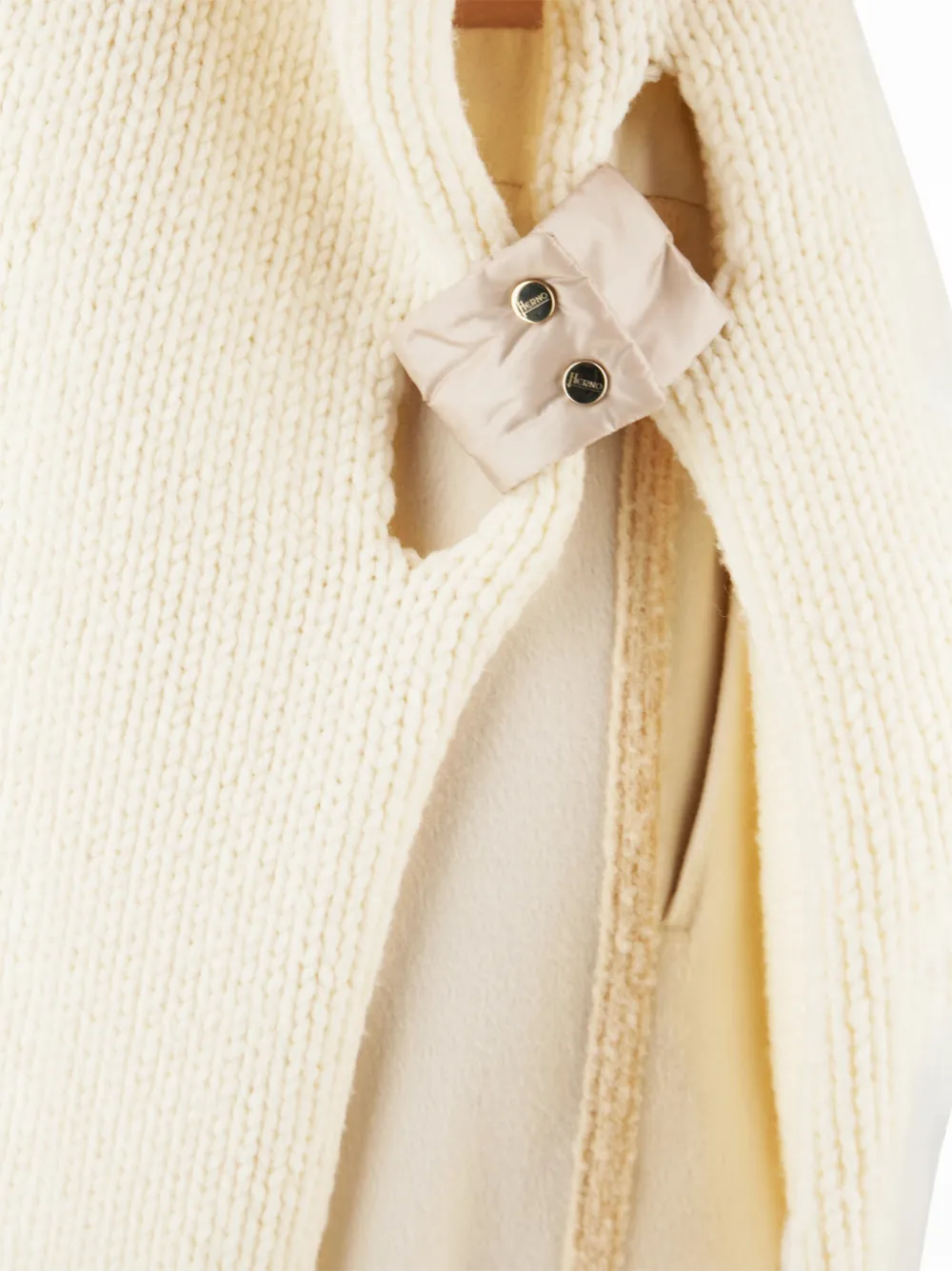 Herno Resort kabelgebreide cape met col Wit