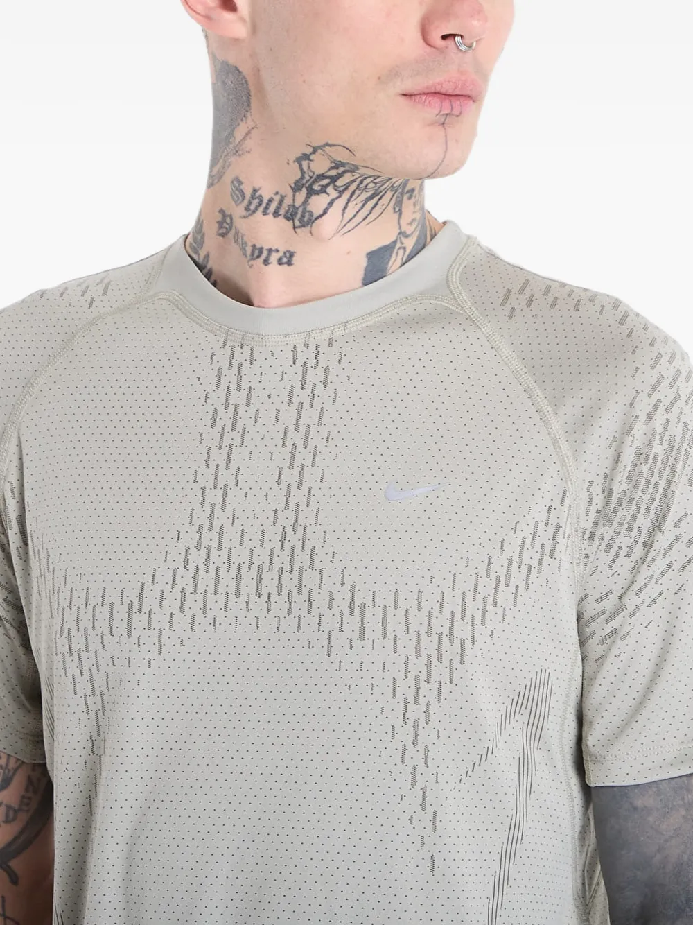 Nike Dri-FIT ADV raglan-sleeve T-shirt Grijs