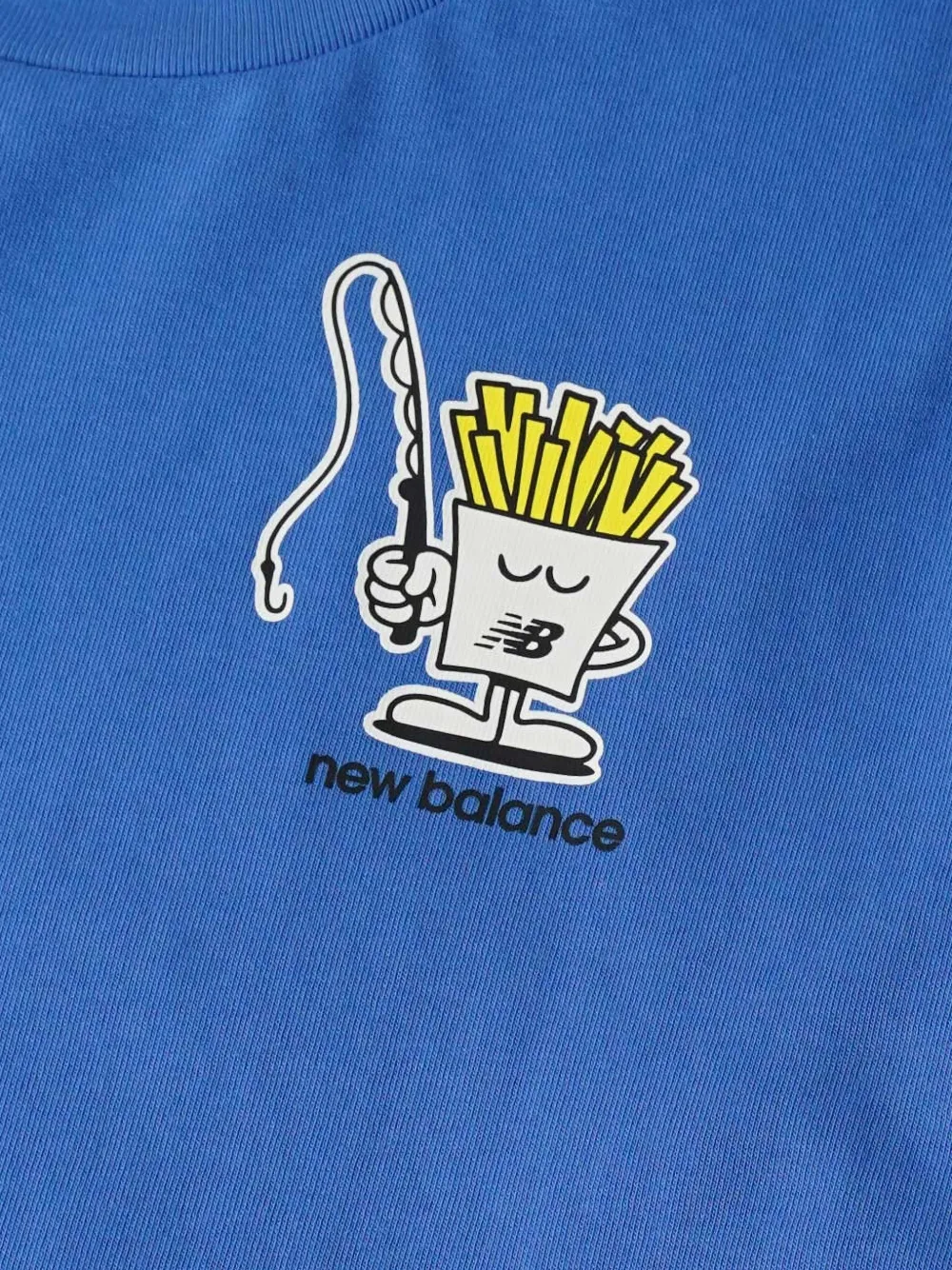 New Balance Fish And Chips graphic-print T-shirt Blauw