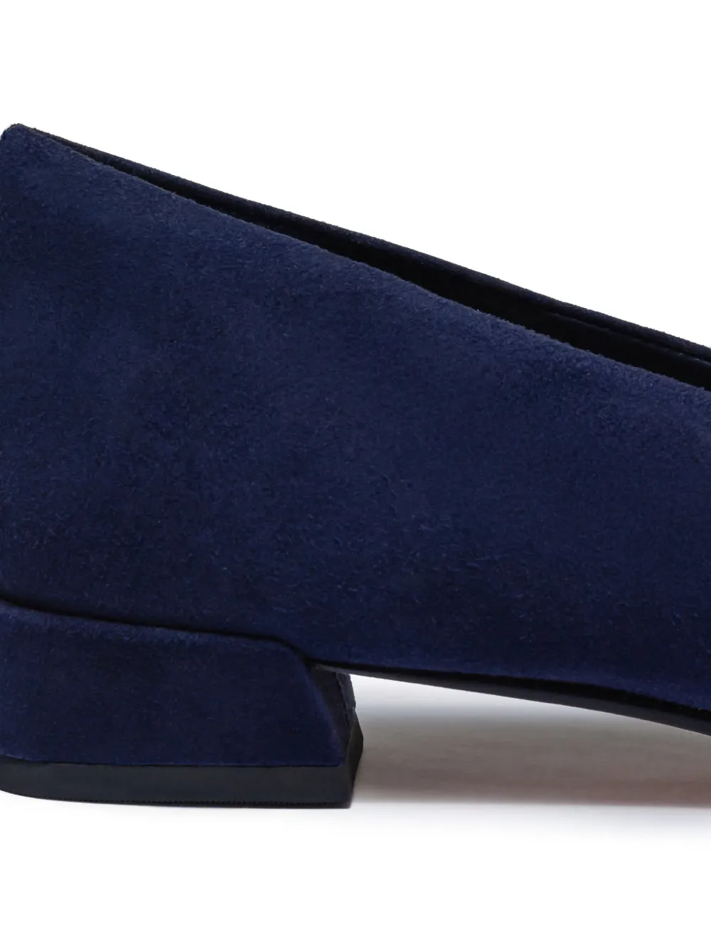 Bernardo Nero suède pumps met amandelvormige neus Blauw
