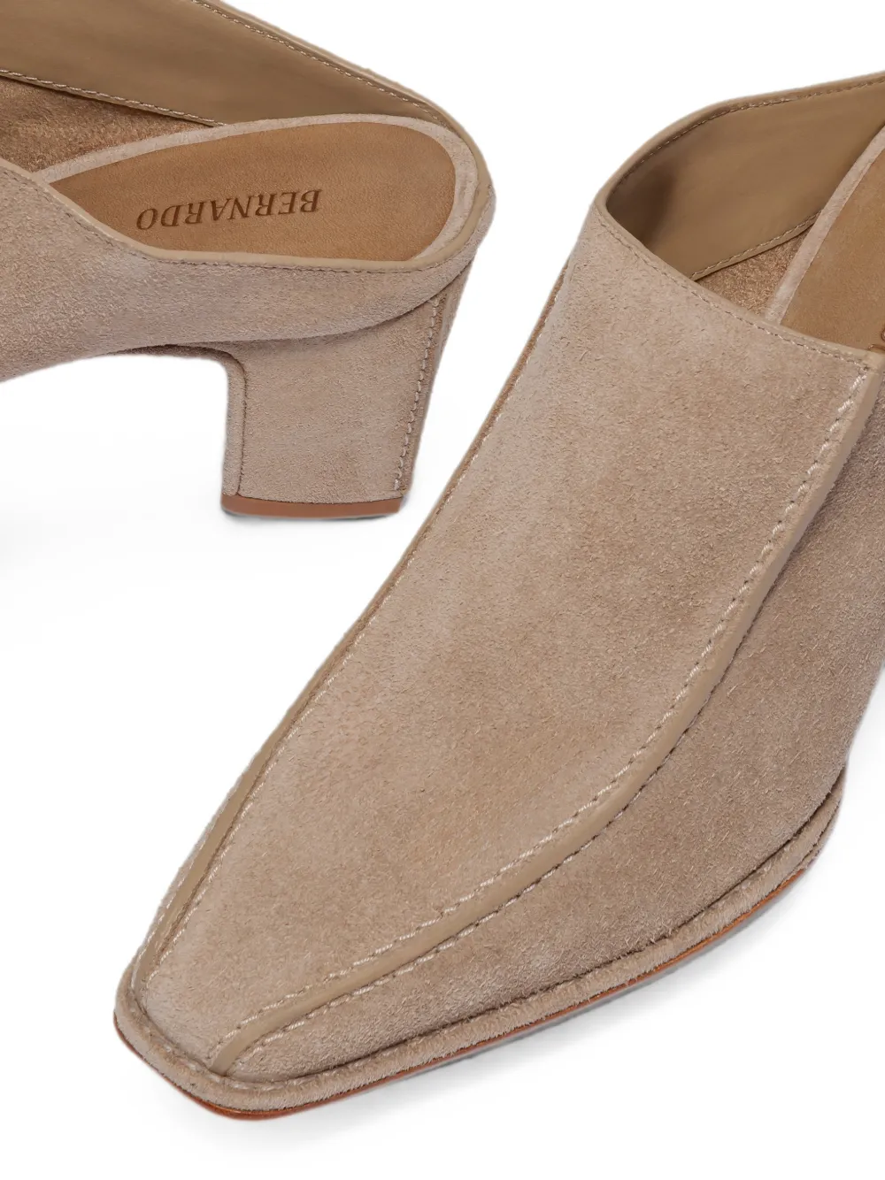 Bernardo Brynn suède muiltjes met vierkante neus Beige