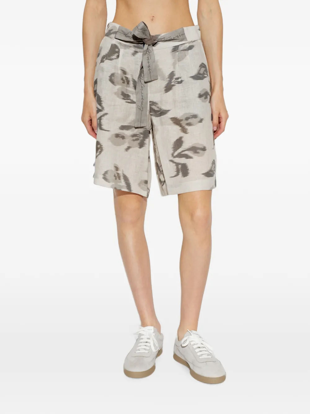 Emporio Armani Shorts met ikat-print en ceintuur Grijs