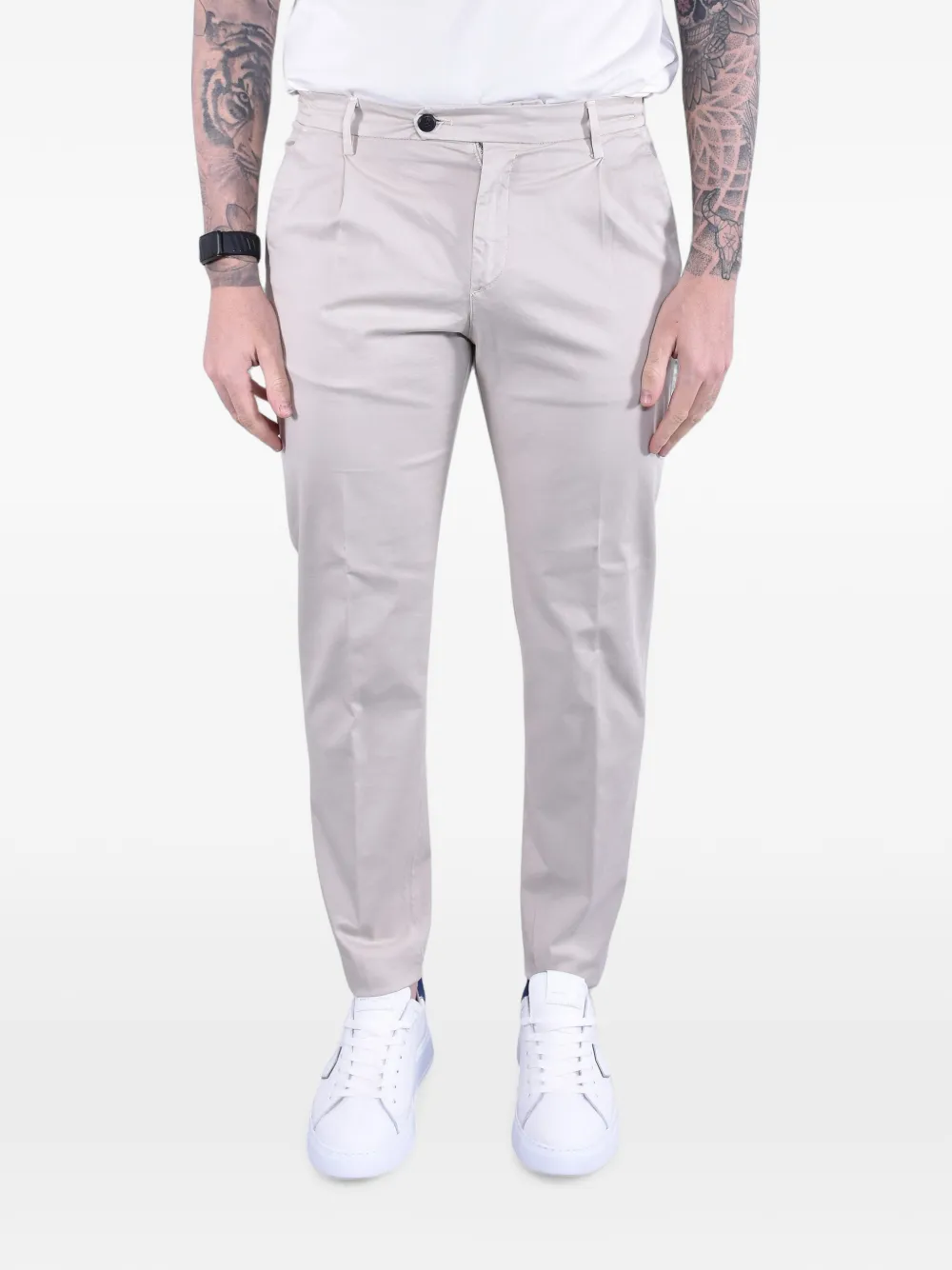 Eleventy pleated garment-dyed chino pants - Toni neutri