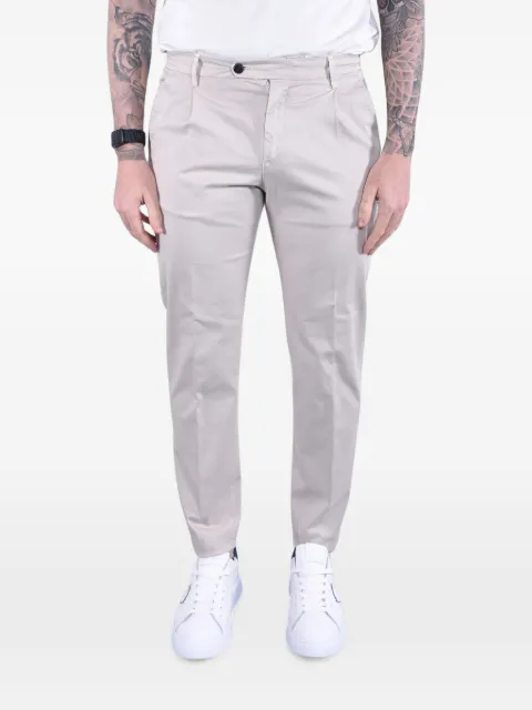 Eleventy pleated garment-dyed chino pants