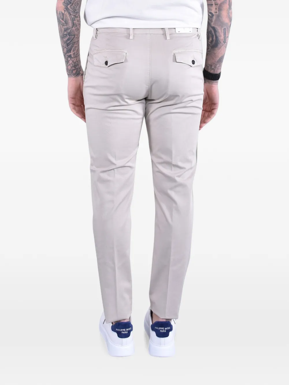 Eleventy Chino met geverfd effect en plooien Beige