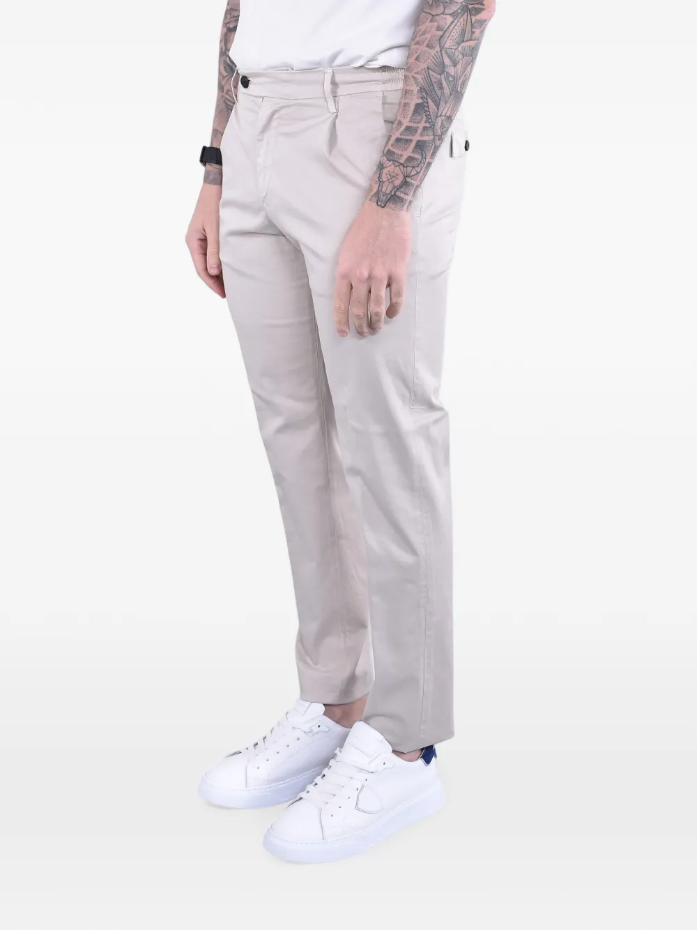Eleventy Chino met geverfd effect en plooien Beige