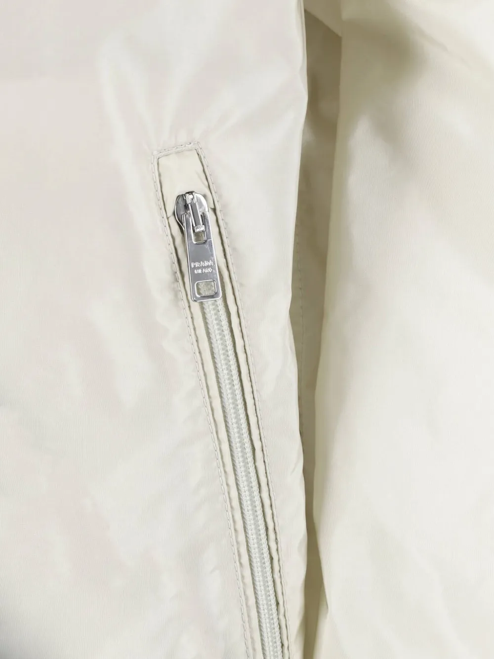 Prada Jack met rits Beige