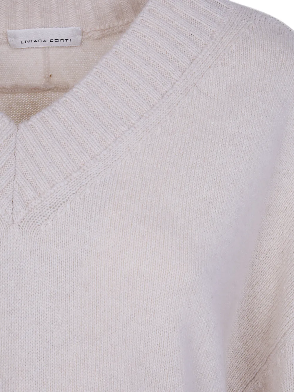 Liviana Conti Trui met V-hals en geribbelde afwerking Beige