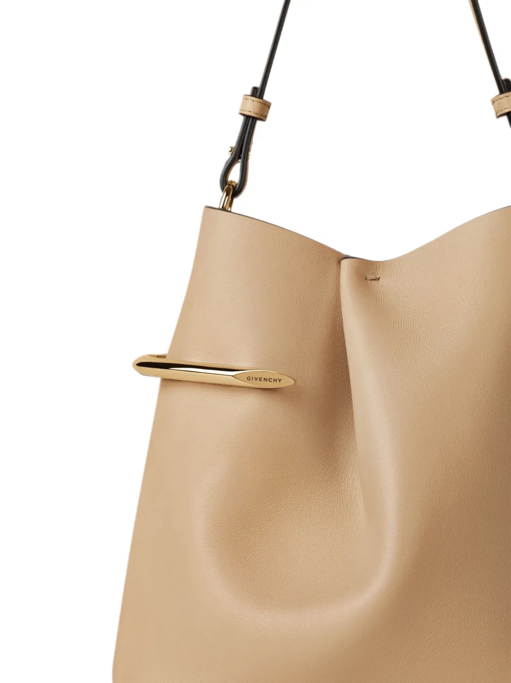 Givenchy Pinch Me buidel van nappa leer Beige