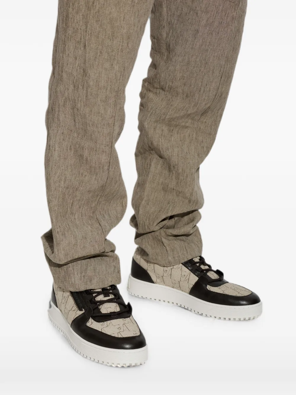 Emporio Armani Sneakers met monogram-print en vlakken Beige