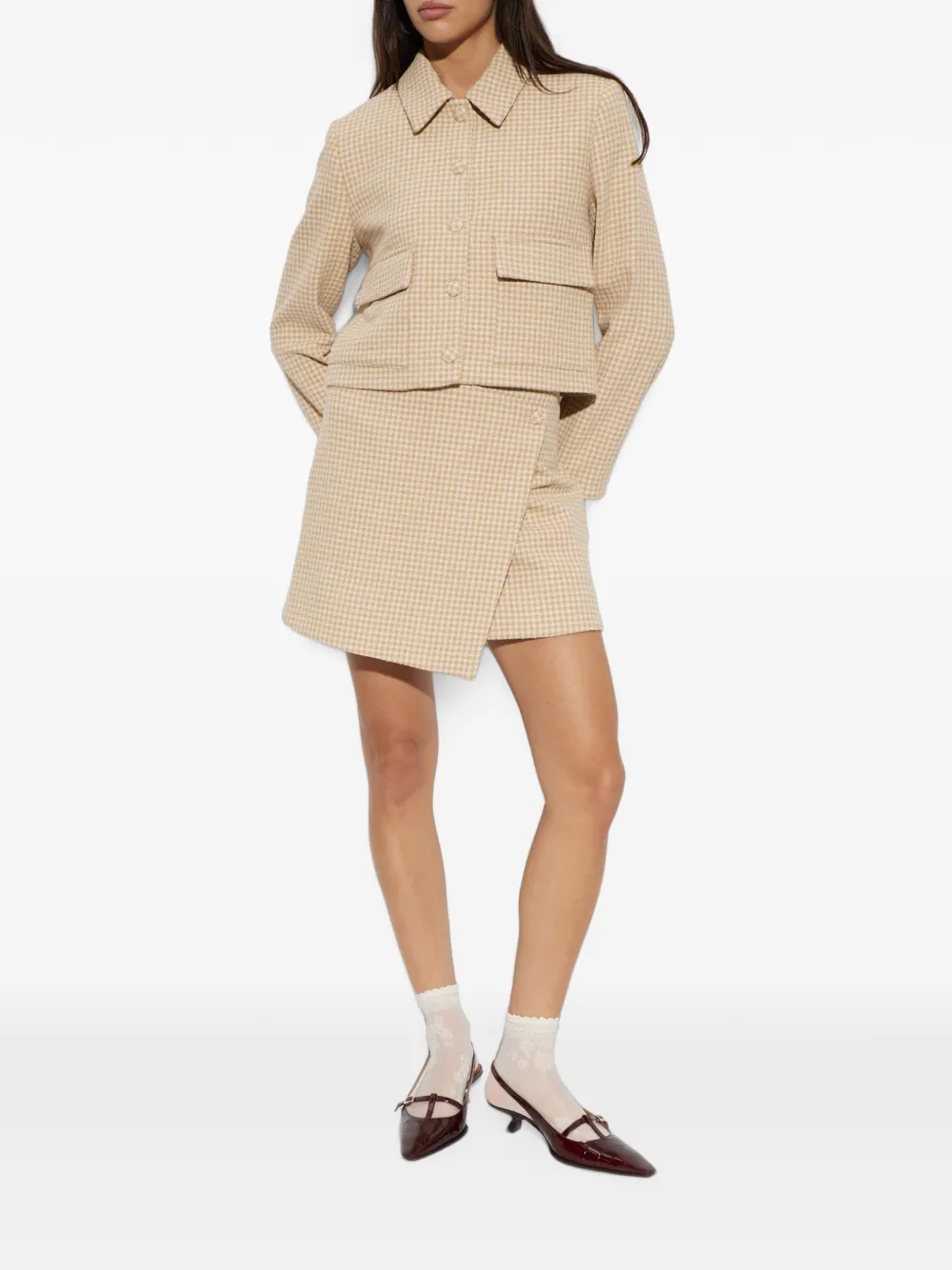 By Malene Birger Esma mini-wikkelrok met pied-de-poule print Beige