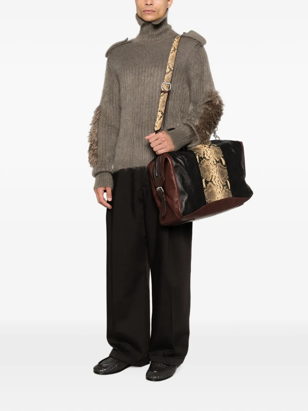 Burberry Trui met afwerking van imitatiebont en epauletten Beige