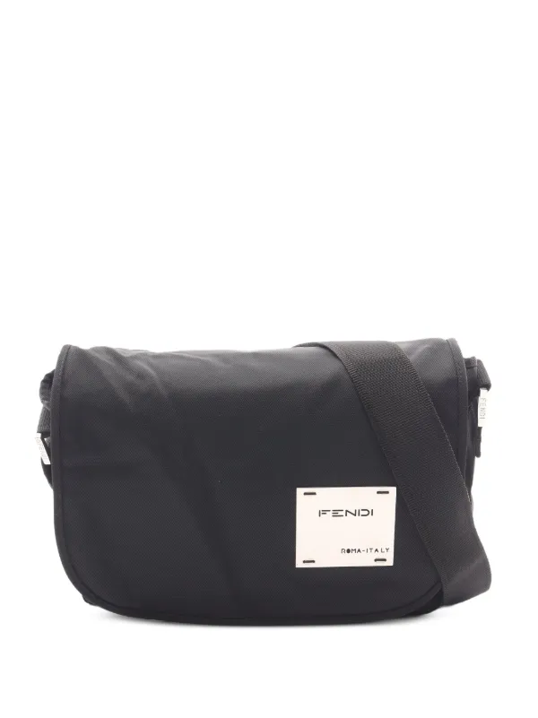 Fendi Pre-owned 2000s Logo-plate Shoulder Bag in Black