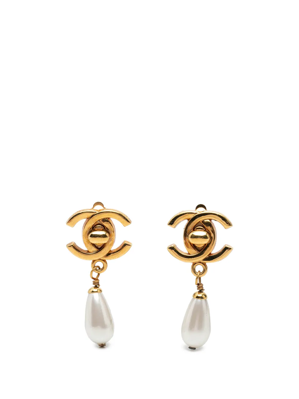 CHANEL Pre-Owned 1996 CC Gold Plated Faux Pearl Drop Turn Lock Clip On Earrings costume earrings - Oro