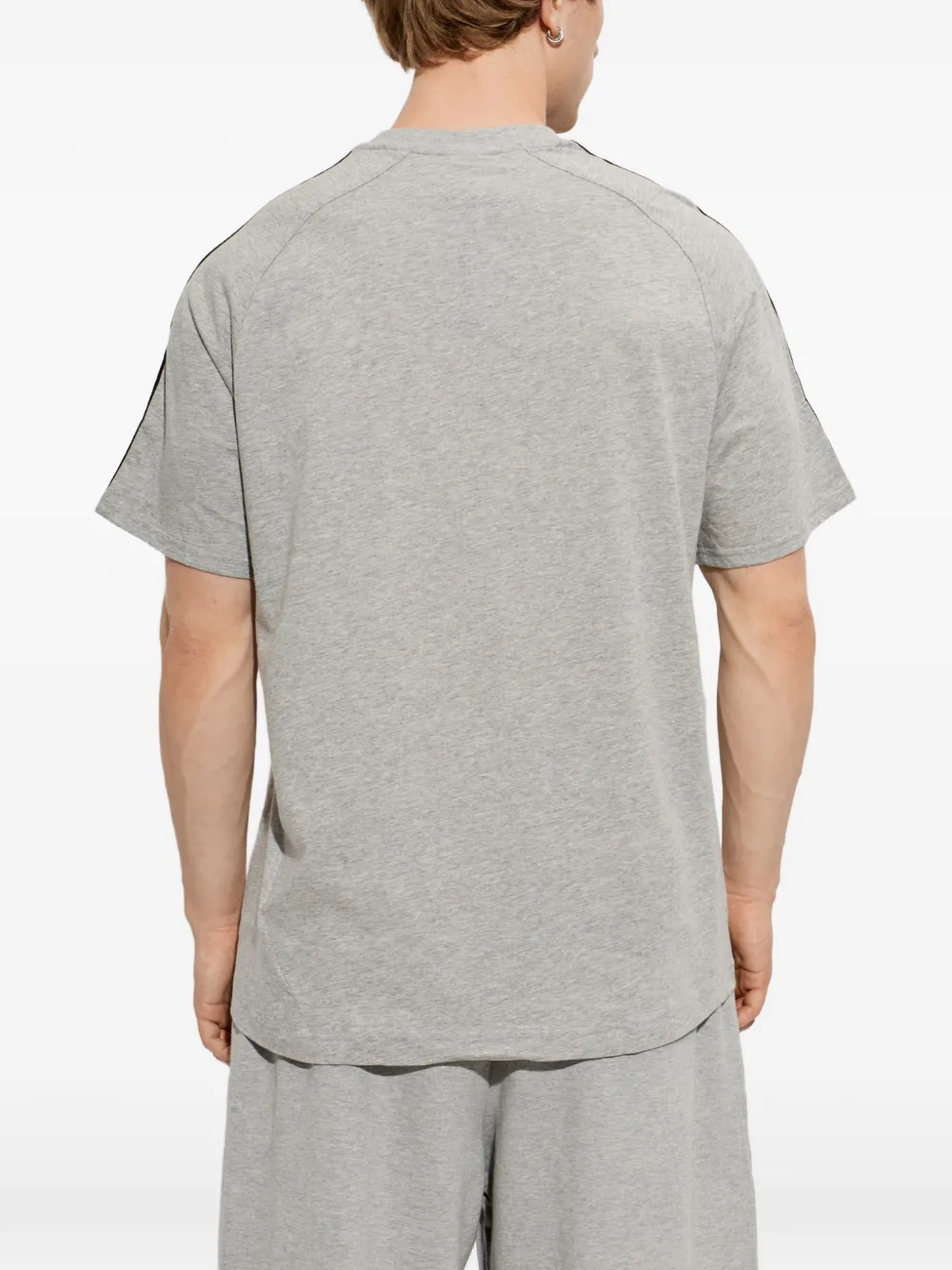 adidas Spacer Teamgeist 26 logo-print T-shirt Grijs