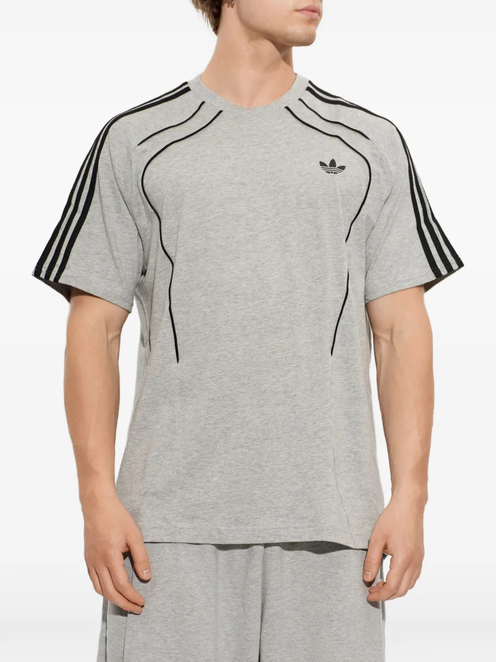 adidas Spacer Teamgeist 26 logo-print T-shirt Grijs