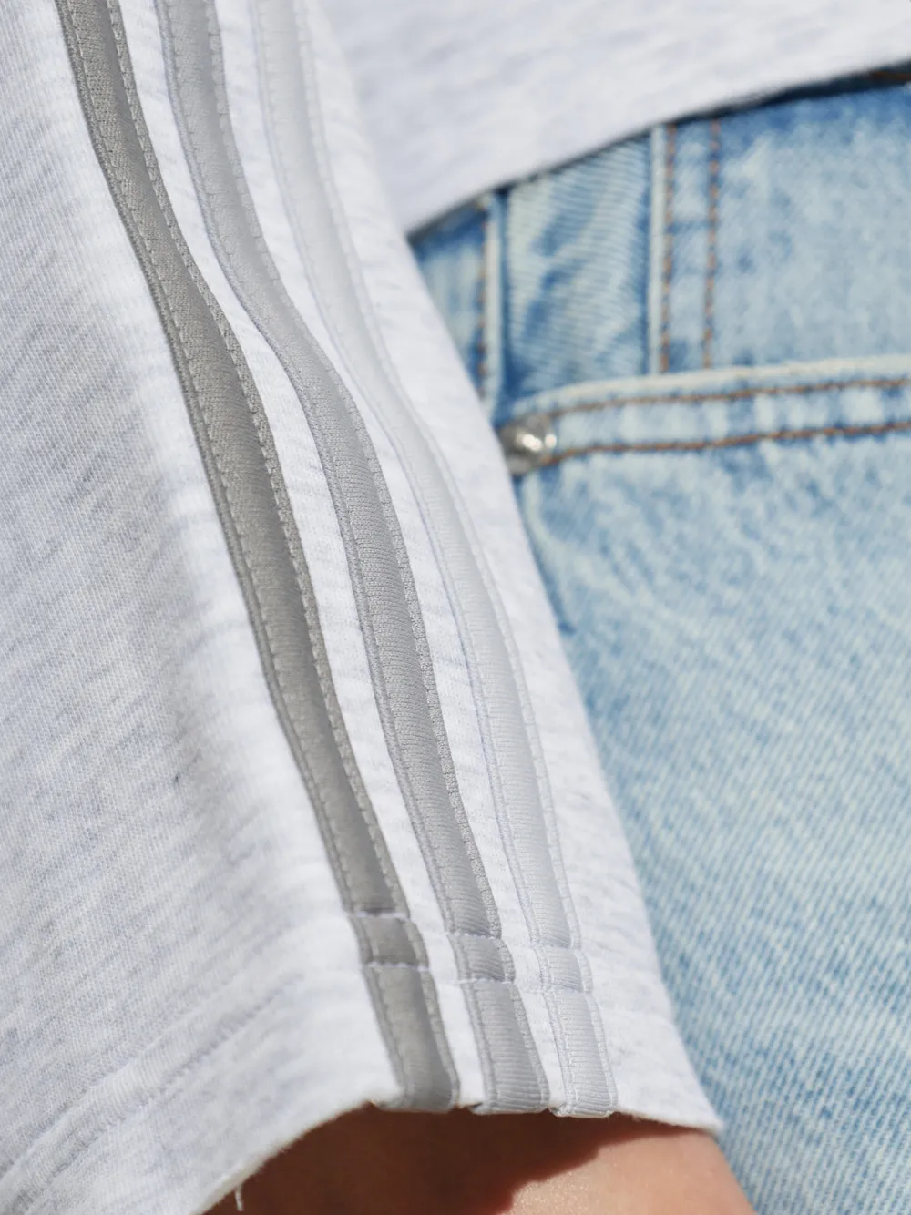 adidas logo-embroidered 3-Stripes hoodie Grijs