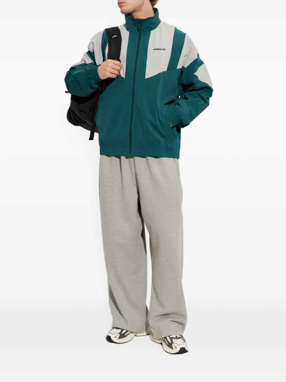 adidas logo-print panelled jacket Groen