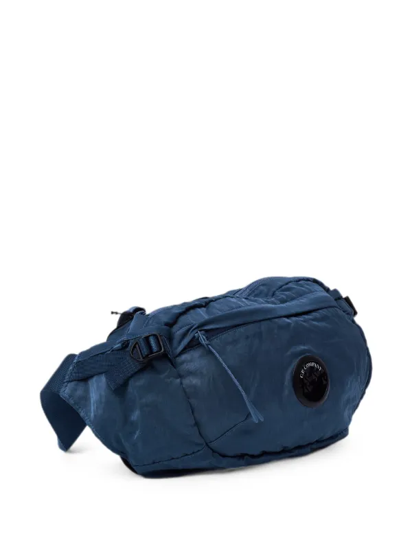 CP COMPANY ネイビー ショルダーバッグ C.P. Company logo-detail Belt Bag | ブルー | FARFETCH JP