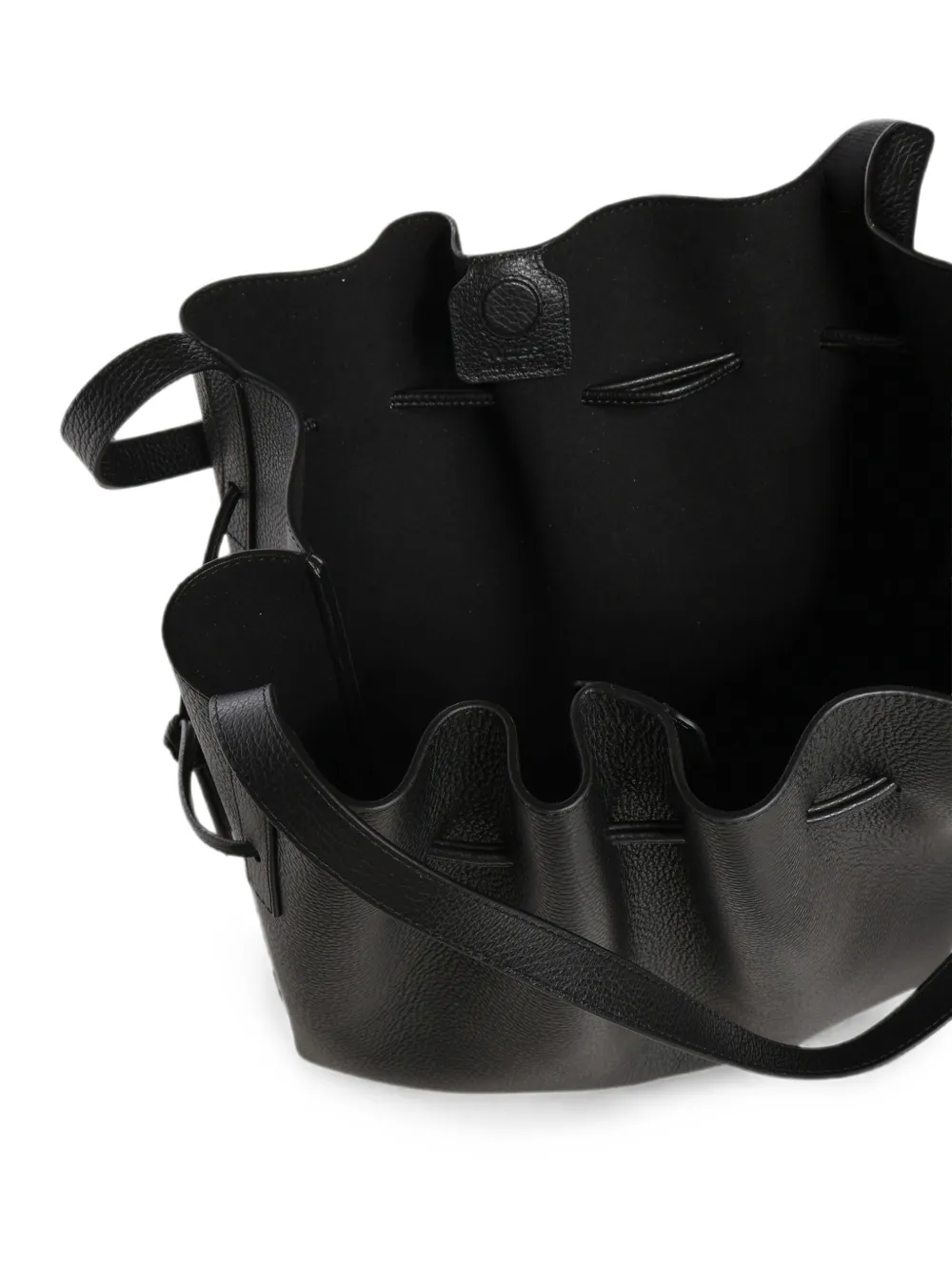 Yuzefi Scallop shopper van bewerkt leer Zwart