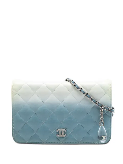 CHANEL Pre-Owned 2018-2018 CC Quilted Ombre Patent and Aged Calfskin Crystal Wallet On Chain crossbody bag