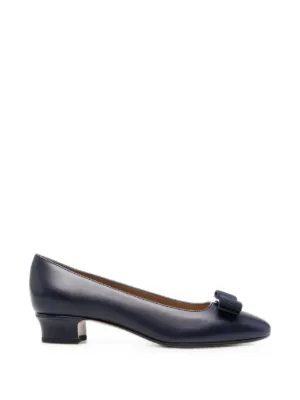 Ferragamo ヴァラリボン 30mm レザーパンプス | ブラック | FARFETCH JP