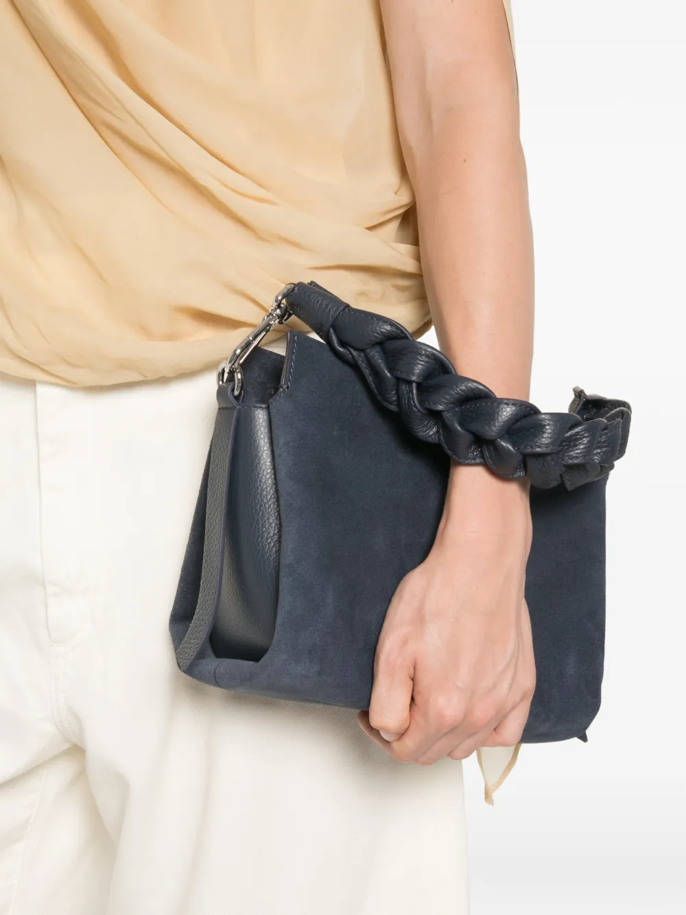Coccinelle Schoudertas met gevlochten handvat en suède detail Blauw