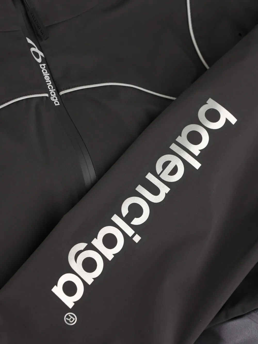 Balenciaga Cropped jack met contrasterende afwerking Zwart