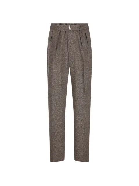 Tagliatore pantalones plisados