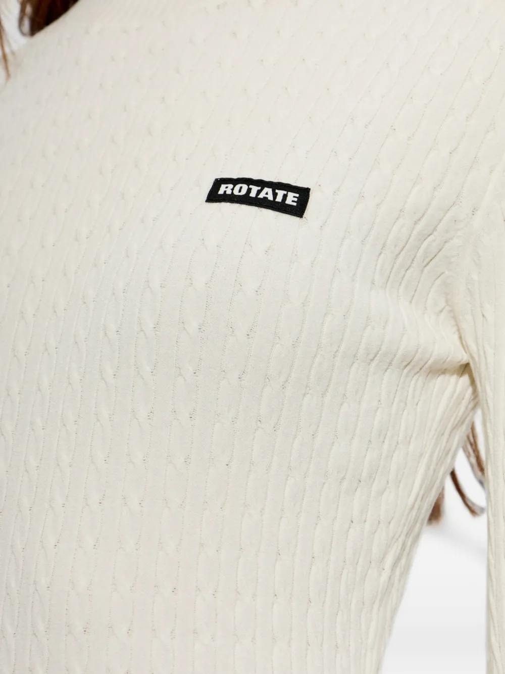 ROTATE BIRGER CHRISTENSEN Kabelgebreide trui met logopatch Beige