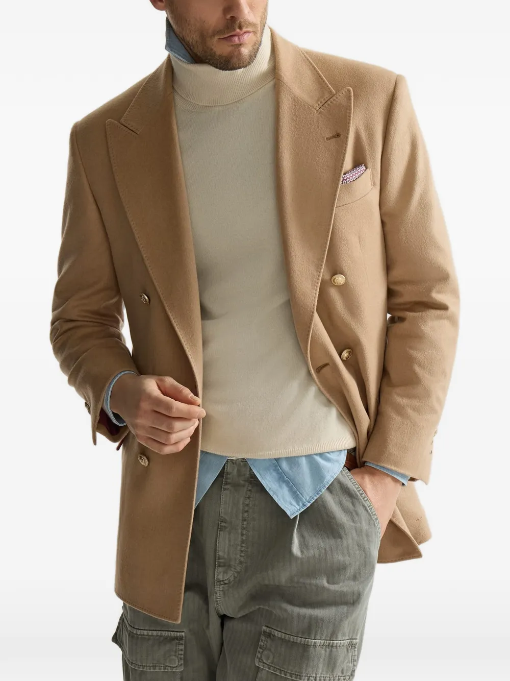 Brunello Cucinelli Jack met puntige revers en dubbele rij knopen Beige