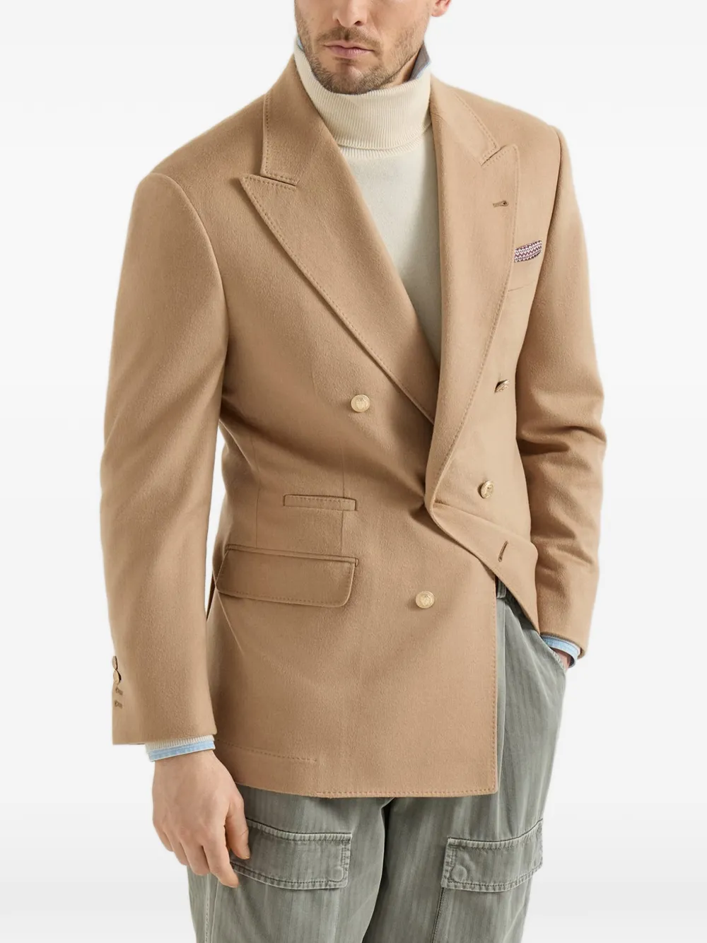 Brunello Cucinelli Jack met puntige revers en dubbele rij knopen Beige