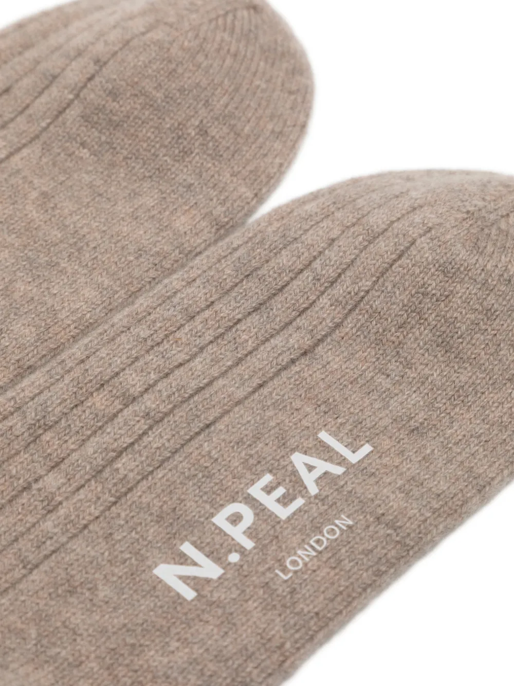 N.Peal Geribbelde sokken Beige