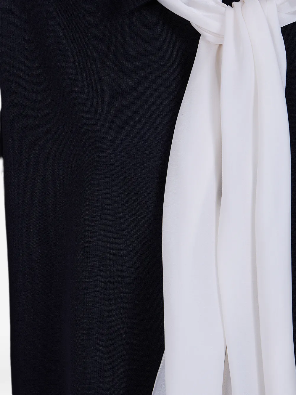 sacai Blouse met gestrikte hals Zwart