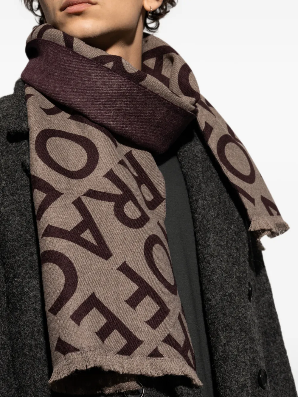 Ferragamo Sjaal met monogramprint en franje Beige