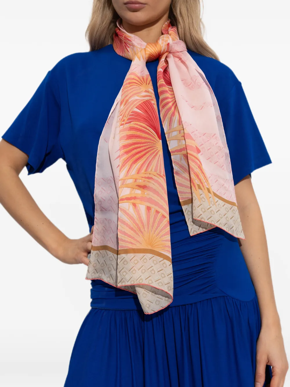 Ferragamo Sjaal met gancini palmprint Roze