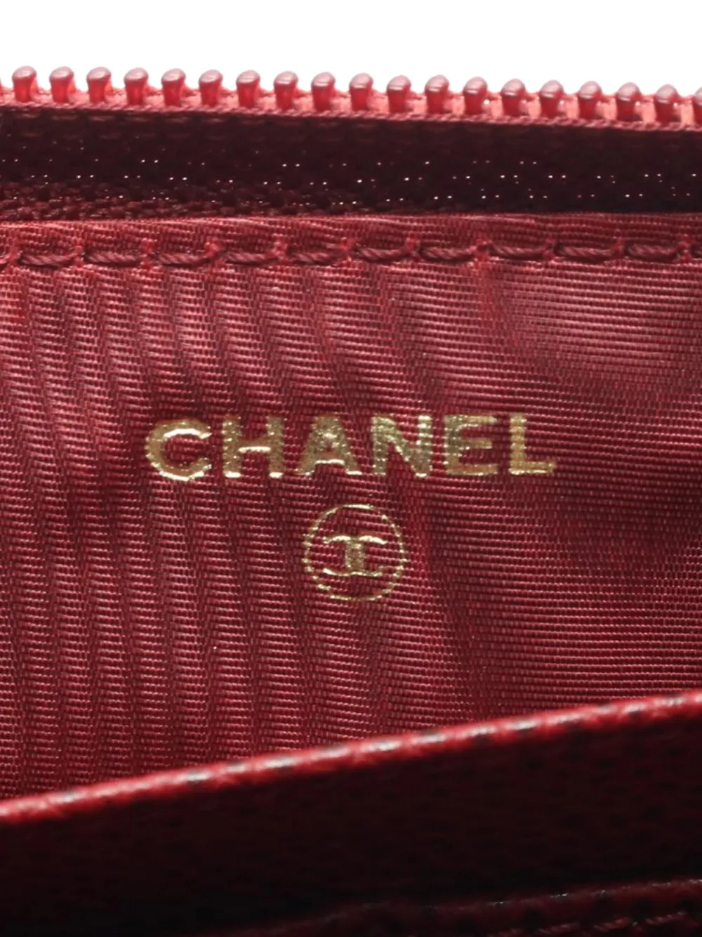 Chanel Pre-owned 2000-2002 CC Caviar Zip Around Wallet Long Wallets in Red, view 4