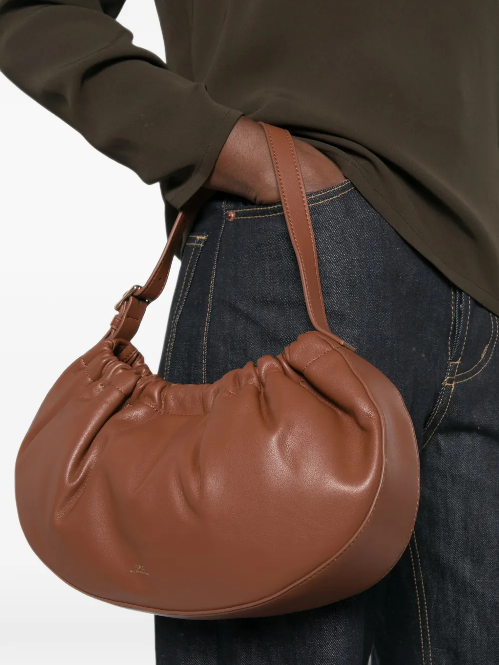 A.P.C. Schoudertas met ruches Bruin