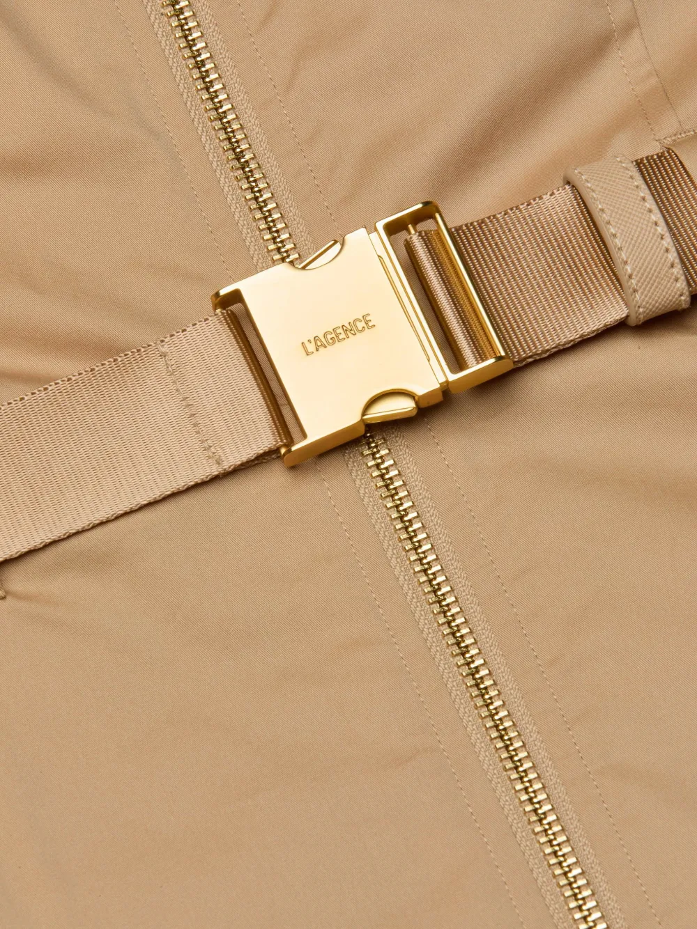 L'Agence Rima jurk met ceintuur en rits Beige