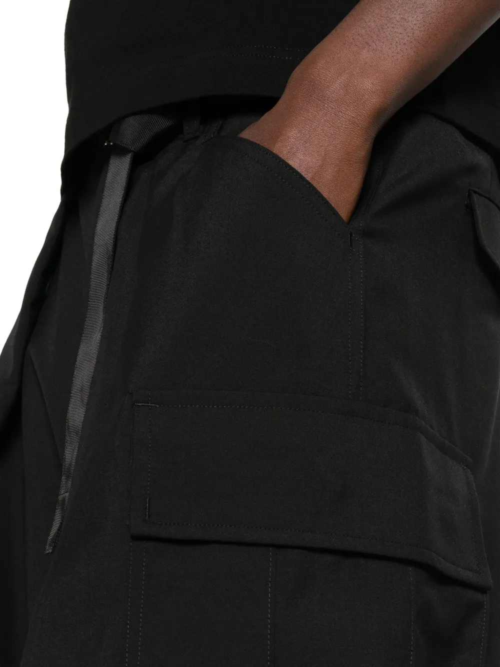 sacai Cargo broek met ceintuur Zwart