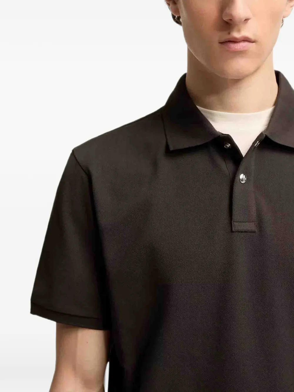 Moncler Poloshirt met logopatch Bruin