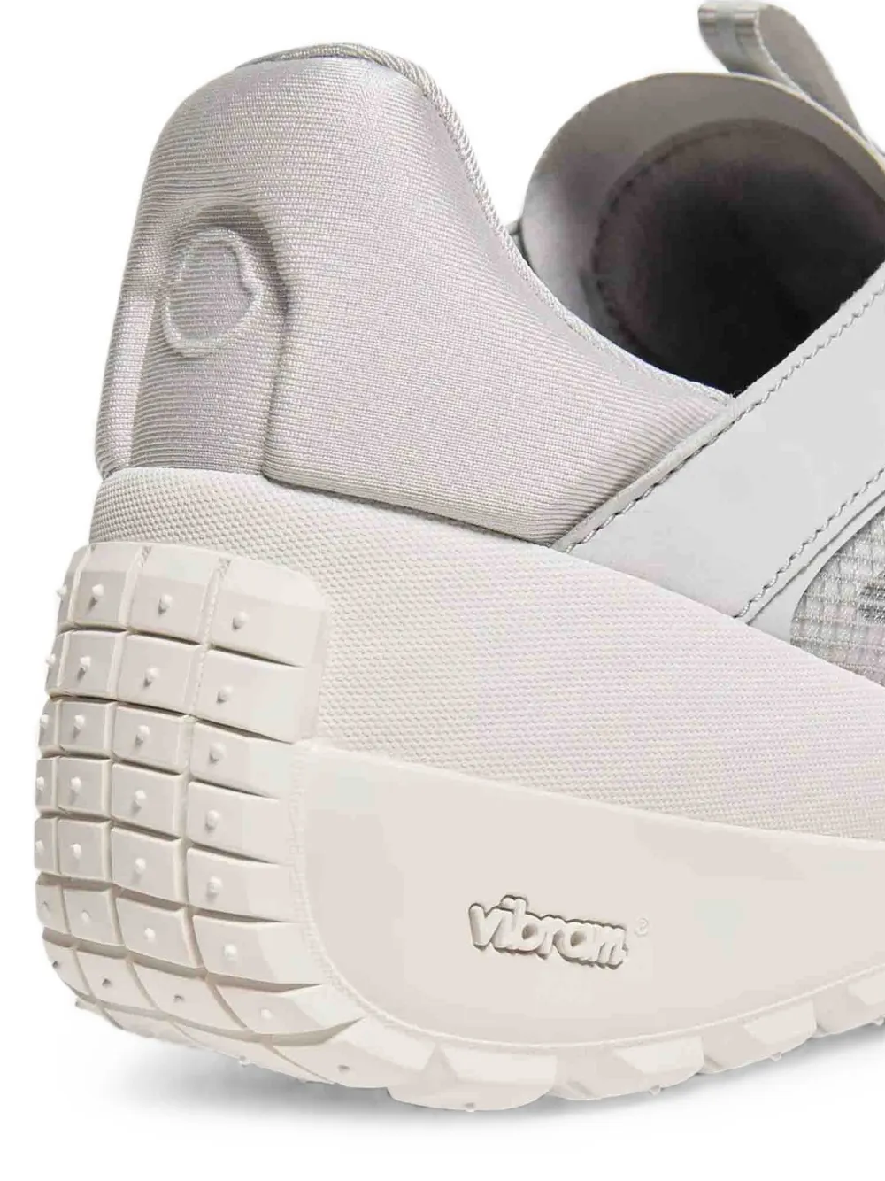 Moncler Vibram sole mesh sneakers Grijs