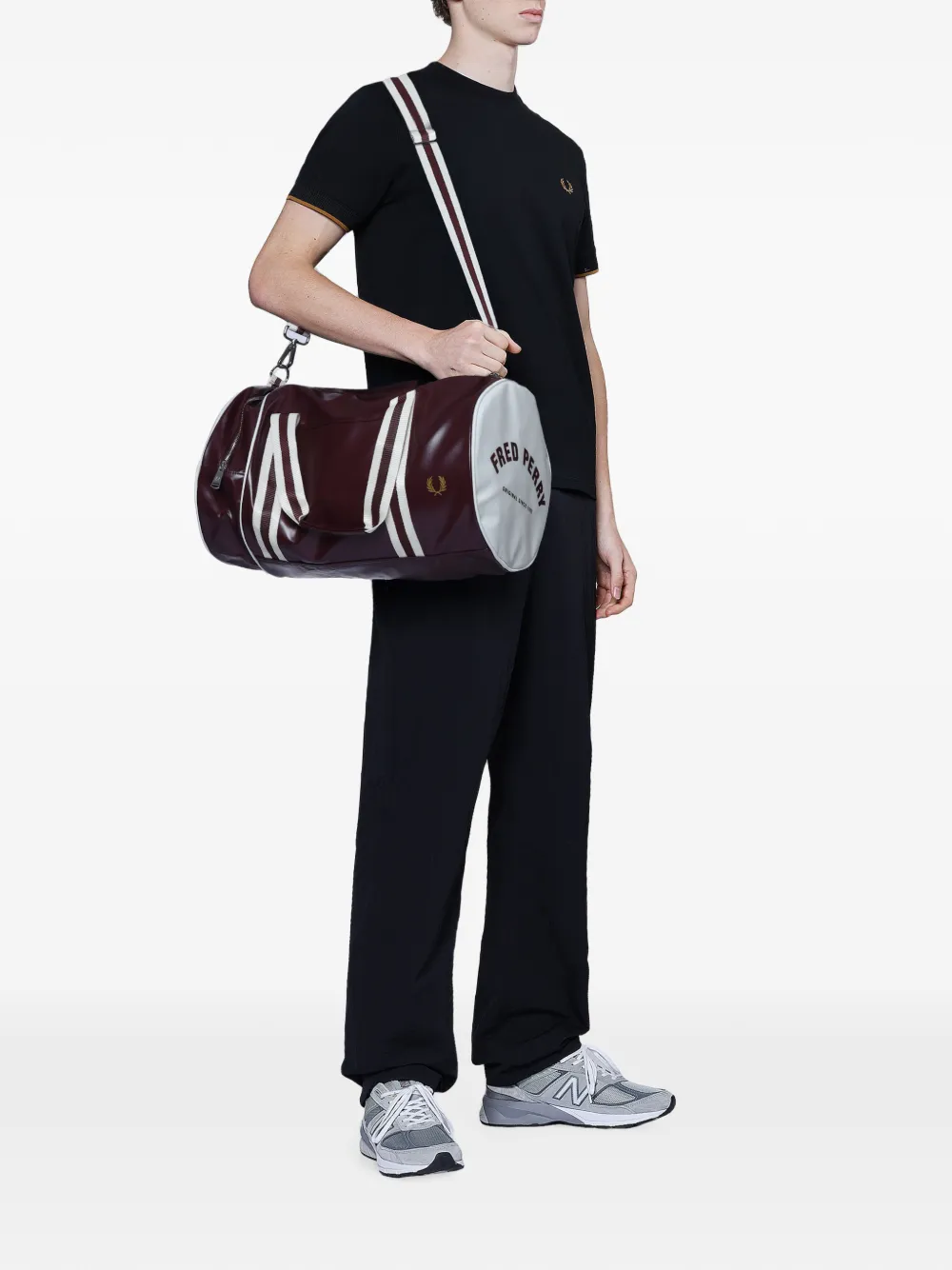 Fred Perry logo-print barrel bag Rood