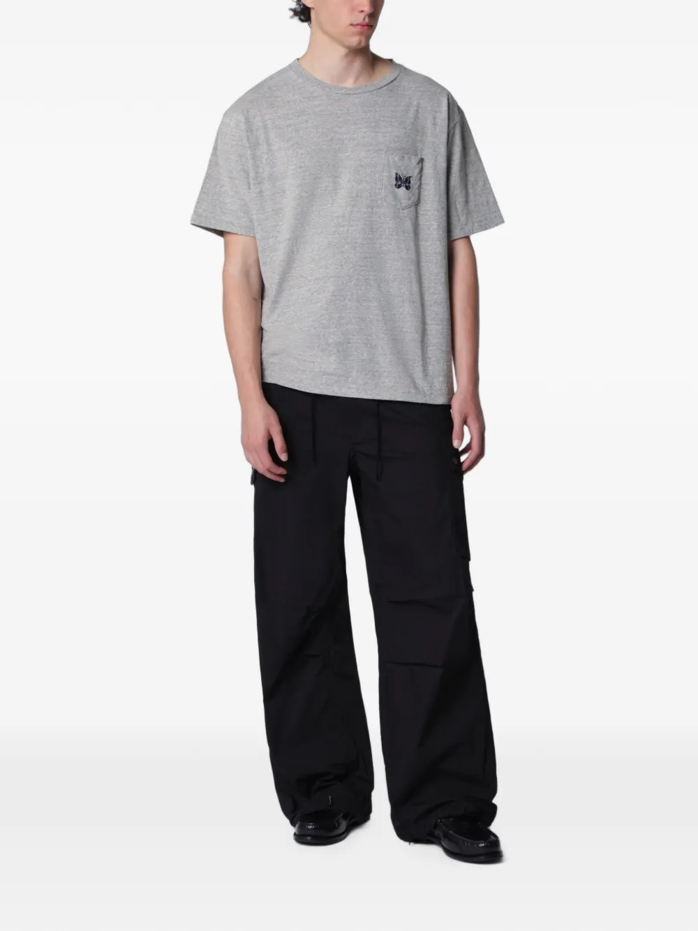 Needles T-shirt met geborduurde vlinder en zak Grijs