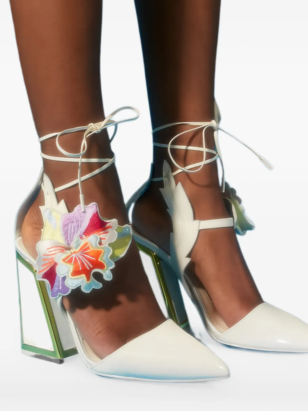 Kat Maconie Amanza pumps met bloemen-applicatie Beige