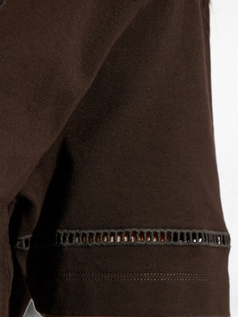 Ferragamo T-shirt met logo-patch en opengebreide afwerking Bruin